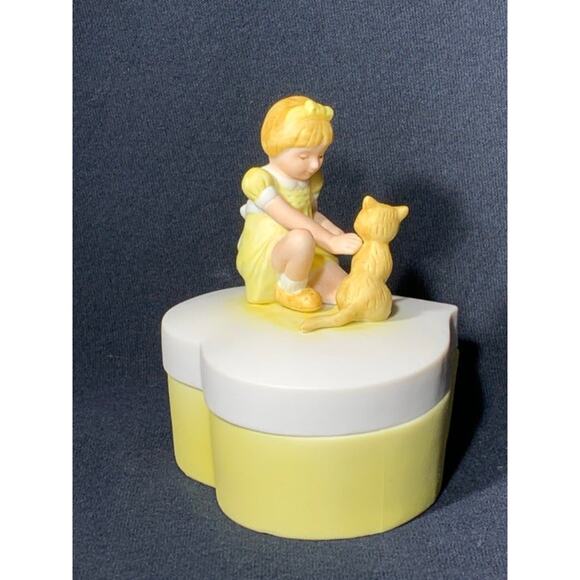 Yellow Porcelain Heart Shape Trinket Box Girl Petting Cat - Picture 5 of 8